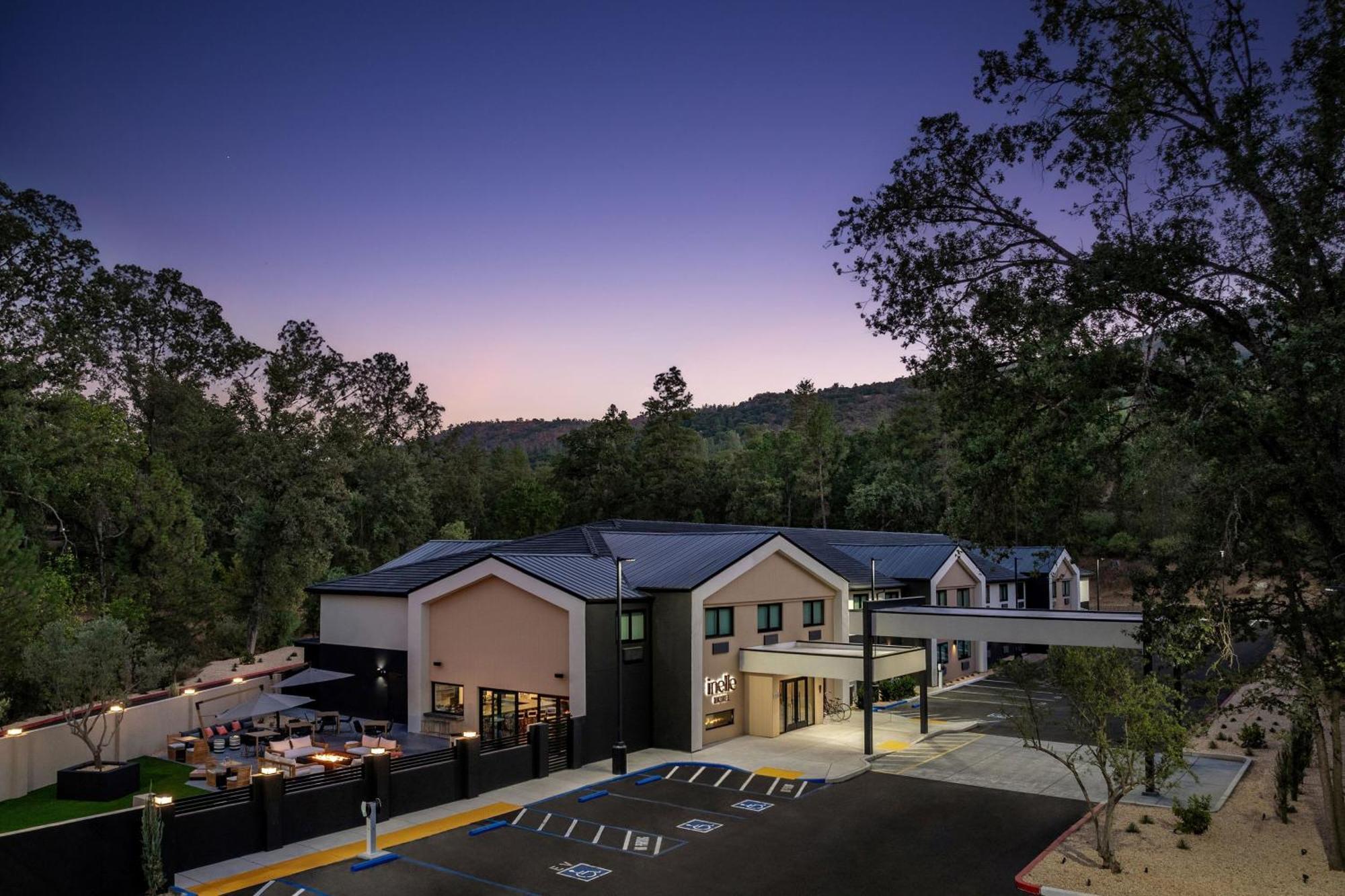 The Inelle, Oakhurst Yosemite, A Tribute Portfolio Hotel Exterior foto