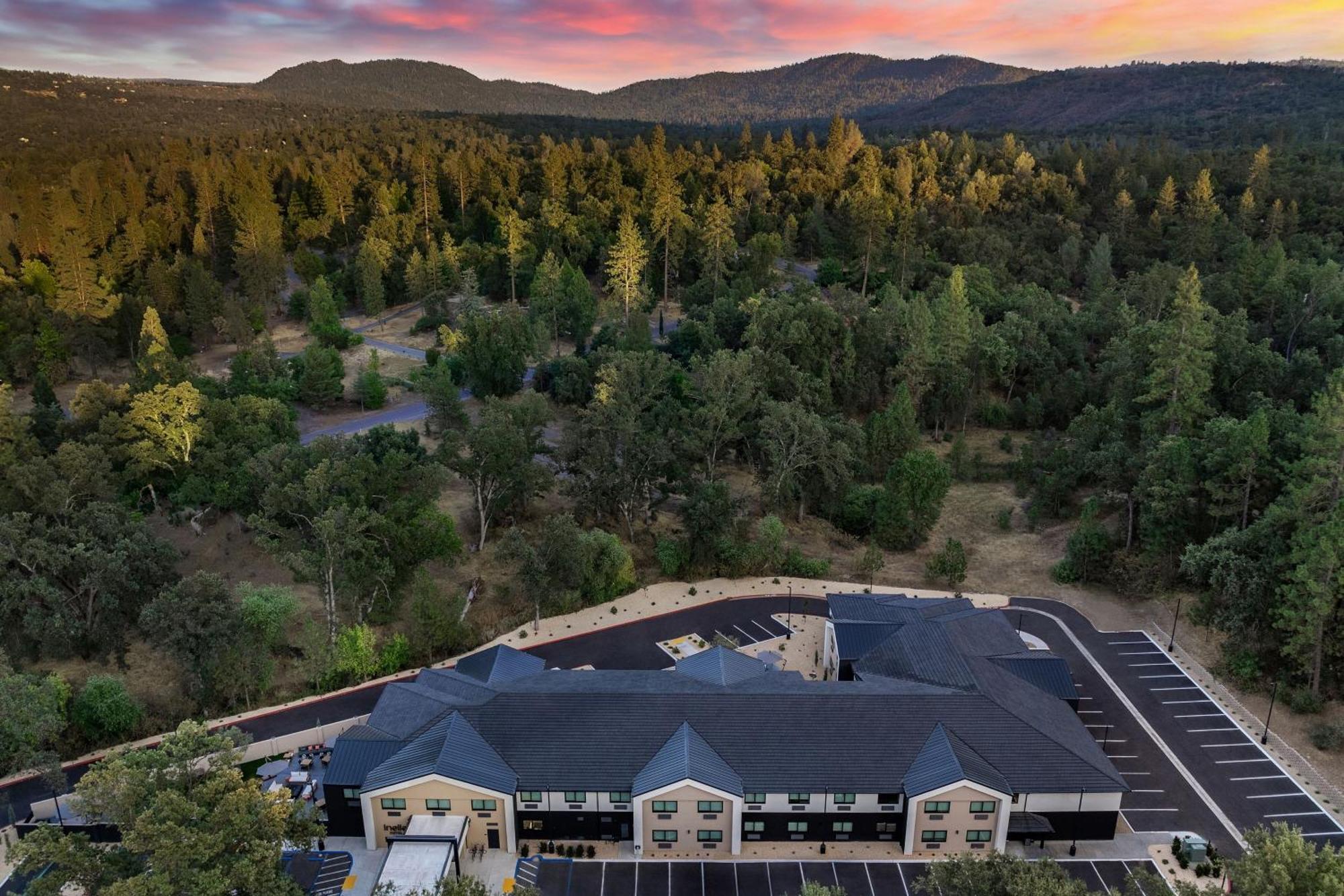 The Inelle, Oakhurst Yosemite, A Tribute Portfolio Hotel Exterior foto